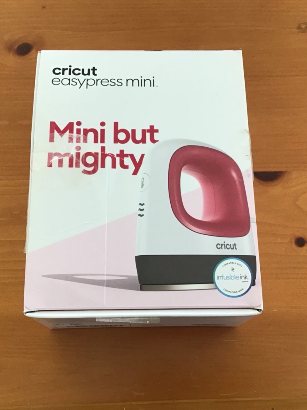 Cricut EasyPress Mini in White and Pink